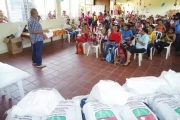 Más de setecientas personas que hacen parte de la población vulnerable del municipio recibieron los paquetes nutricionales que entrega la administración municipal de Arauca.